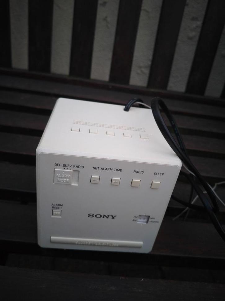 Wekkerradio sony, Elektronische apparatuur, Wekkers, Zo goed als nieuw, Digitaal, Ophalen