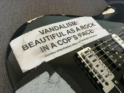 Vandalism sticker, Muziek en Instrumenten, Snaarinstrumenten | Gitaren | Elektrisch, Nieuw, Ophalen of Verzenden