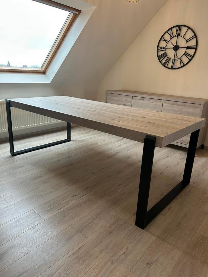 Table à manger moderne à vendre, Maison & Meubles, Tables | Tables à manger, Comme neuf, Enlèvement