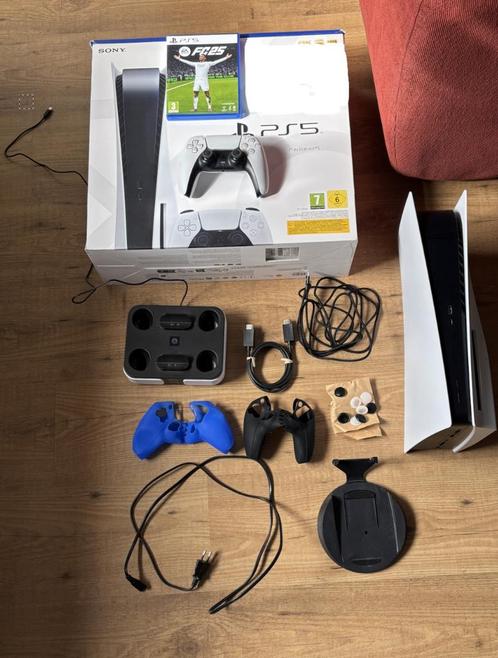 Ps5 avec lecteur de CD, une manette +FC25, Games en Spelcomputers, Spelcomputers | Sony PlayStation 5, Zo goed als nieuw, Playstation 5