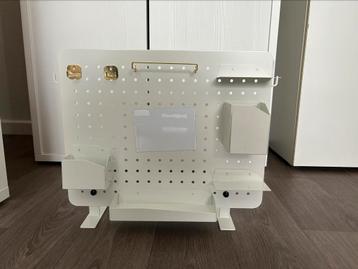 Organizer, magneetbord, werkbord beschikbaar voor biedingen