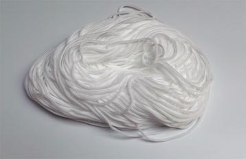 5837) 5m polyester koord wit 4mm breed beschikbaar voor biedingen