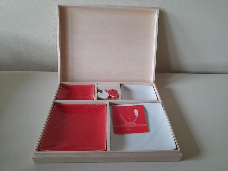 Japanse servies set Miyama gift box - nieuw!, Huis en Inrichting, Keuken | Servies, Nieuw, Keramiek, Ophalen of Verzenden