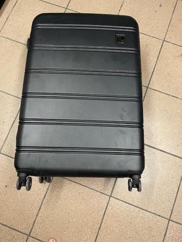grote koffer +/- 70 op 47 op 27 cm (kapot handvat) beschikbaar voor biedingen
