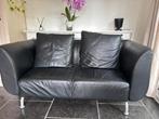 Zwarte 2-zit in leder. Zeer goede staat., Huis en Inrichting, Ophalen, 150 tot 200 cm, Tweepersoons, Zo goed als nieuw