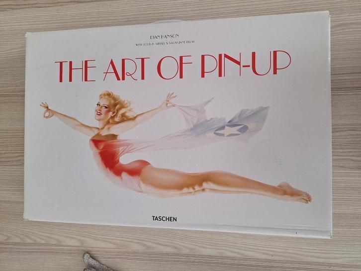 The Art of Pin up XXL – Luxe TASCHEN Collector’s Edition, Boeken, Kunst en Cultuur | Fotografie en Design, Zo goed als nieuw, Ophalen of Verzenden
