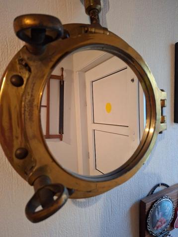 spiegel patrijspoort beschikbaar voor biedingen