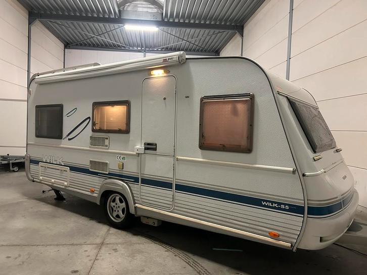 Caravan wilk 560, Caravans en Kamperen, Caravans, Particulier, tot en met 4, 1000 - 1250 kg, Rondzit, Wilk, 2 aparte bedden, 5 tot 6 meter