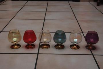 Ensemble de 6 anciens verres à cognac en cristal coloré TBon