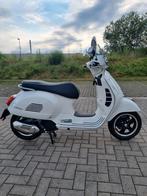 Vespa gts super 125 cc  gps tomtom 1800km, Motoren, Super Sport, Particulier, 125 cc, 11 kW of minder