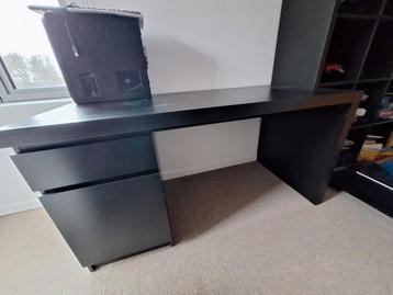 Bureau Malm zwartbruin met kastje beschikbaar voor biedingen