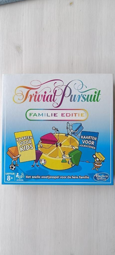Hasbro Trivial Pursuit Familie-editie, Hobby en Vrije tijd, Gezelschapsspellen | Bordspellen, Zo goed als nieuw, Vijf spelers of meer
