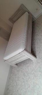 Bed één Persoons, Ophalen, Eenpersoons, Zo goed als nieuw, Grijs