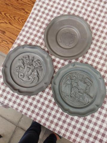 3 tinnen schotels  beschikbaar voor biedingen