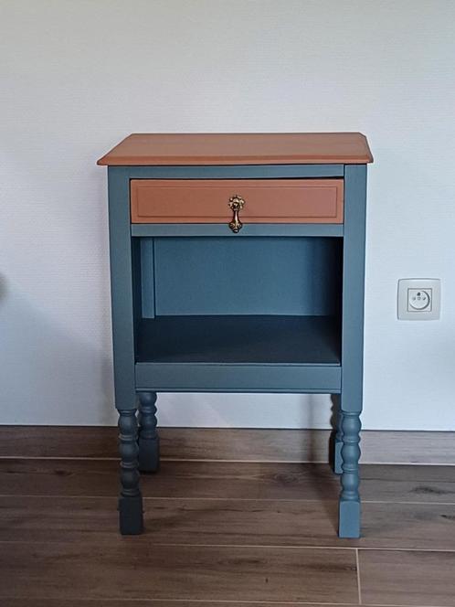 Vintage opgeknapt/gebruiksklaar nachtkastje Blue Pine MOET W, Huis en Inrichting, Slaapkamer | Nachtkastjes, Zo goed als nieuw