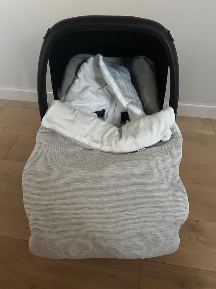 Maxi Cosi Pebble Pro inclusief voetenzak en beschermhoes, Kinderen en Baby's, Autostoeltjes, Zo goed als nieuw, Maxi-Cosi, 0 t/m 18 kg