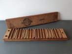 Antieke houten sigarenmal PERLU incl. 8 originele sigaren., Ophalen of Verzenden