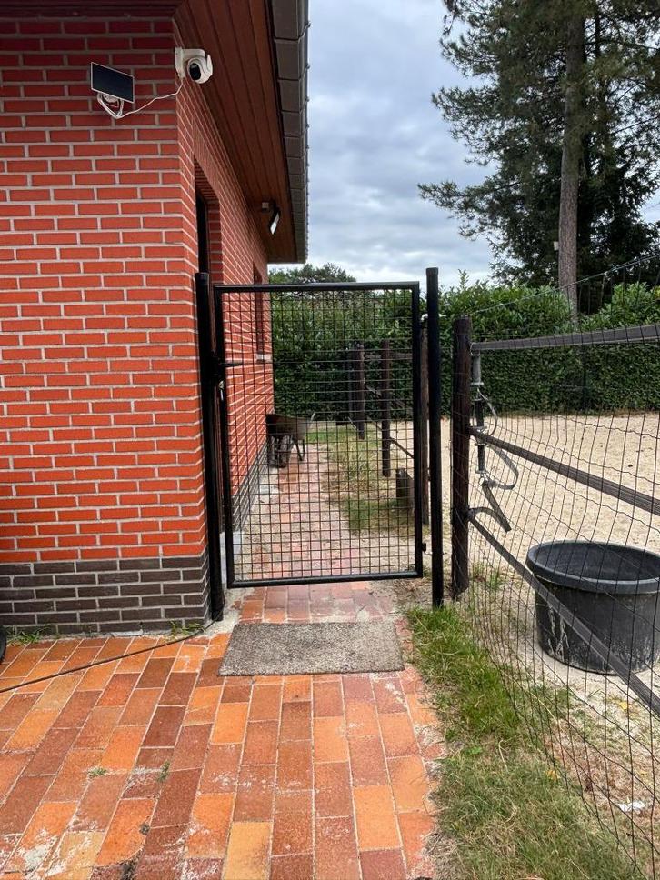 Paddock met stallen, Animaux & Accessoires, Box & Pâturages, Mise à l'étable, 2 ou 3 chevaux ou poneys