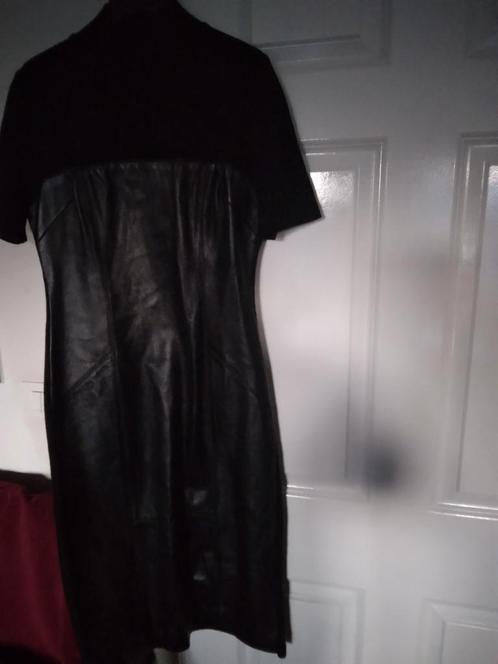 Zwart speciaal kleedje met echt leder, Vêtements | Femmes, Robes, Comme neuf, Taille 38/40 (M), Noir, Envoi