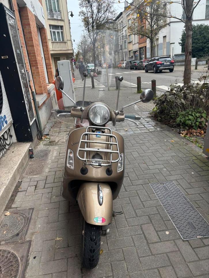 Vespa 125 GTS, Fietsen en Brommers, Scooters | Vespa, Gebruikt, Klasse B (45 km/u), Benzine, Ophalen