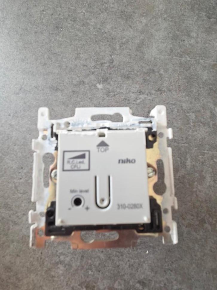 Niko - variateur LED à bouton-poussoir 3 FLS 100VA 310-02800, Bricolage & Construction, Électricité & Câbles, Utilisé, Interrupteur