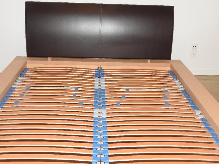 Mooi, modern 2 persoonsbed ,nachttafeltjes,commode,spiegel, Huis en Inrichting, Slaapkamer | Complete slaapkamers, Zo goed als nieuw