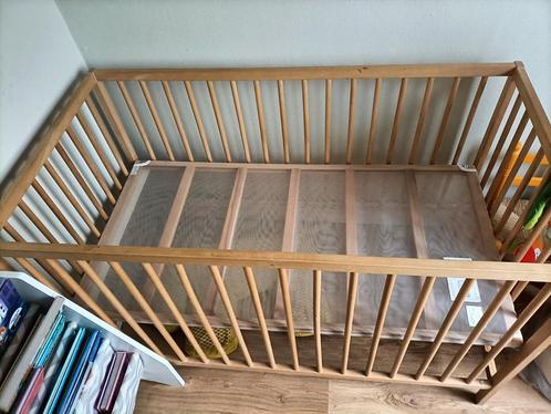 Babybed Ikea - Volhout Beuk, Kinderen en Baby's, Kinderkamer | Bedden, Gebruikt, Minder dan 140 cm, Minder dan 70 cm, Ophalen