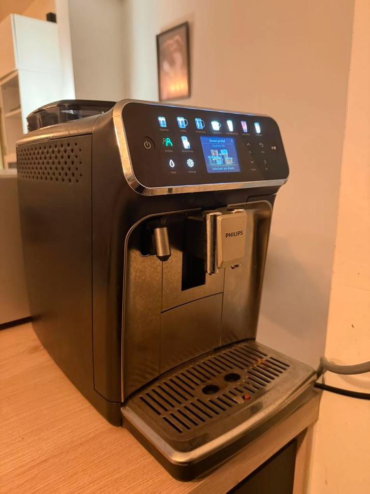Philips LatteGo Koffieapparaat, Elektronische apparatuur, Koffiezetapparaten, Gebruikt, Koffiebonen, Koffiemachine, 4 tot 10 kopjes