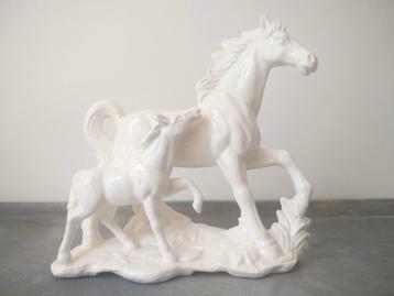 beeld paarden keramiek statue horses ceramic