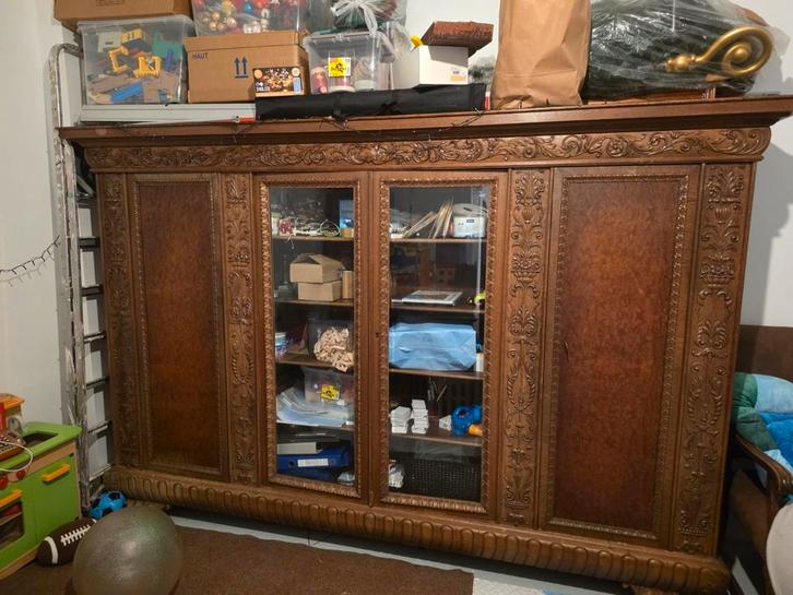Massief houten kledingkast en bureau uit neorenaissancistisc, Antiek en Kunst, Antiek | Meubels | Kasten, Ophalen