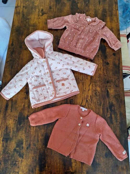 Manteau rose à fleurs + gilets bébé 9 mois (71 cm), Kinderen en Baby's, Babykleding | Maat 74, Gebruikt, Jasje, Ophalen