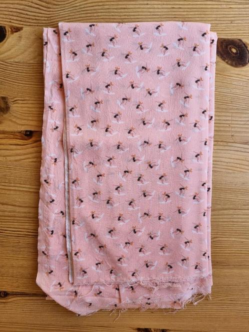 Viscose surfende dame, Hobby en Vrije tijd, Stoffen en Lappen, Nieuw, 120 cm of meer, 30 tot 200 cm, Roze, Ophalen of Verzenden