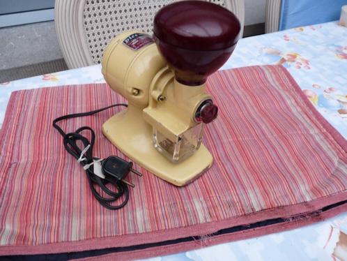 kleine oude elektrische koffiemolen merk Piccolo 110volt, Antiek en Kunst, Antiek | Keukengerei, Ophalen of Verzenden