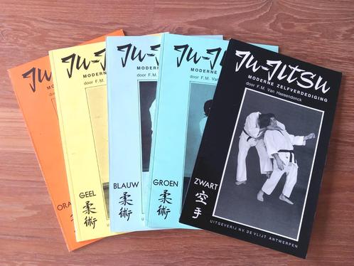 Boekjes Ju-Jitsu en Karate (6 stuks), Livres, Livres de sport, Utilisé, Sport de combat, Enlèvement