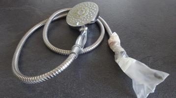 Douche kop met slang beschikbaar voor biedingen