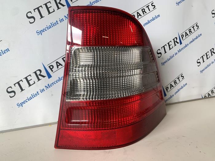 Achterlicht rechts van een Mercedes ML-Klasse, Auto-onderdelen, Verlichting, Mercedes-Benz, Gebruikt, 3 maanden garantie, Ophalen of Verzenden