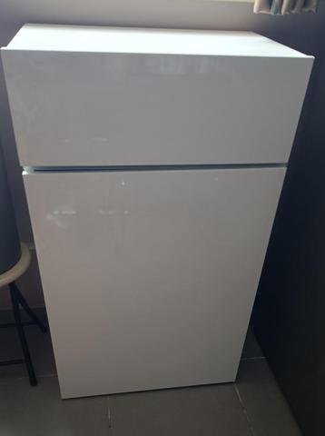Armoire en bois laquée face avant blanche beschikbaar voor biedingen