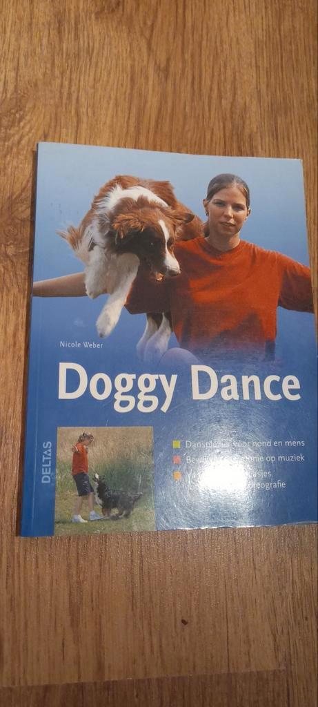 N. Weber - Doggy Dance, Boeken, Dieren en Huisdieren, Zo goed als nieuw, Ophalen