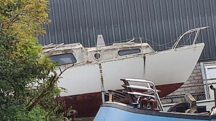 Zeilboot, Watersport en Boten, Kajuitzeilboten en Zeiljachten, Gebruikt, Tourjacht of Cruiser, Polyester, 6 tot 9 meter, Benzine