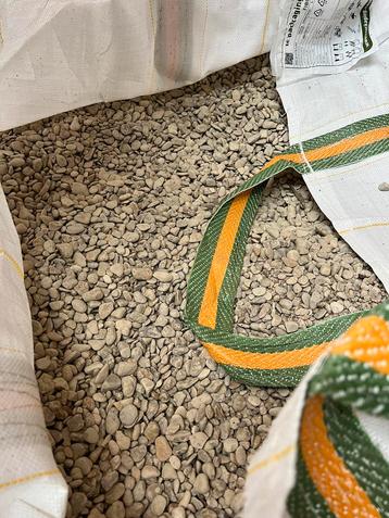 Grind te koop - 1.000kg (wijnkelder, terras,…) beschikbaar voor biedingen