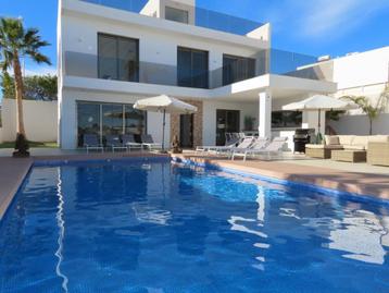 Moderne villa 8 personen met groot privé zwembad La Marina  beschikbaar voor biedingen
