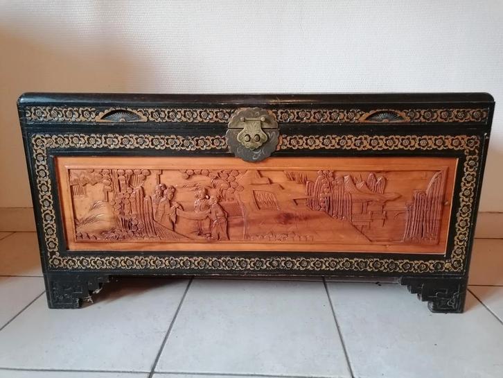 Chinese kist koffer, houtsnijwerk vintage wedding chest, Huis en Inrichting, Woonaccessoires | Kisten, Zo goed als nieuw, Ophalen