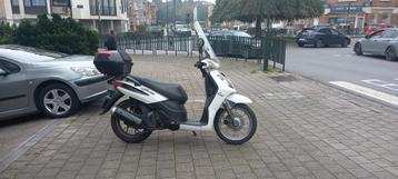 scooter benelli caffenero 150cc  disponible aux enchères