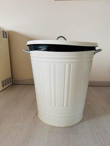 Prullenbak 40L beschikbaar voor biedingen