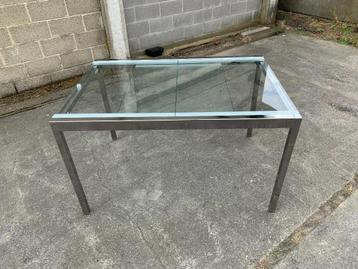 Table à manger extensible en verre disponible aux enchères