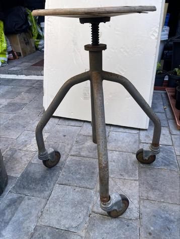 industrieel verstelbare kruk beschikbaar voor biedingen