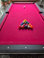 Pooltafel met verschillende keu's en poolballen, Ophalen, Zo goed als nieuw, Pooltafel