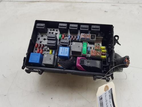 ZEKERINGKAST Opel Meriva (01-2010/03-2017) (|13246937|), Auto-onderdelen, Elektronica en Kabels, Opel, Gebruikt