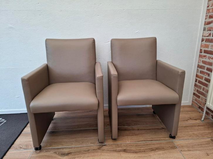 2 zeteltjes op wieltjes, Huis en Inrichting, Stoelen, Gebruikt, Twee, Kunststof, Bruin, Ophalen