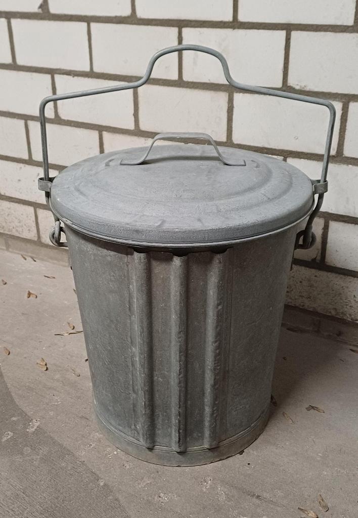Fraaie, decoratieve zinken vuilnisbak met deksel en hengsel, Antiquités & Art, Curiosités & Brocante, Enlèvement